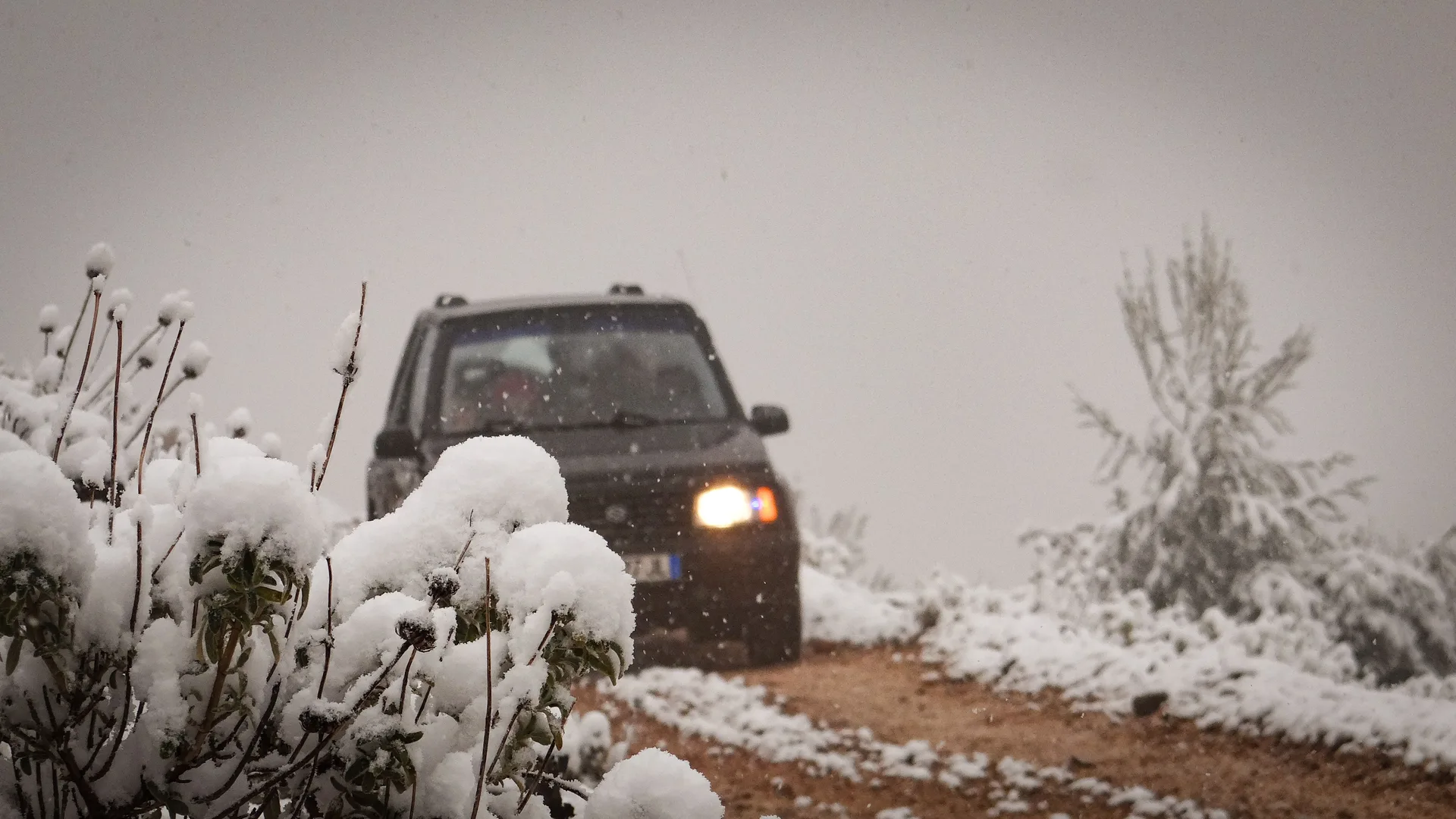 How to adjust your driving style for changing road conditions