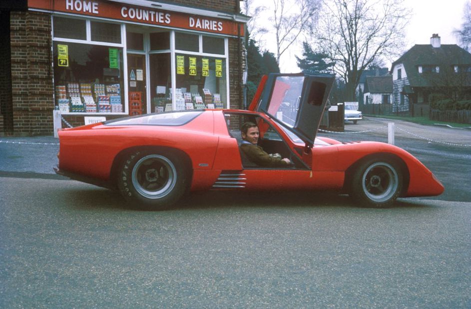 McLaren M6 GT.