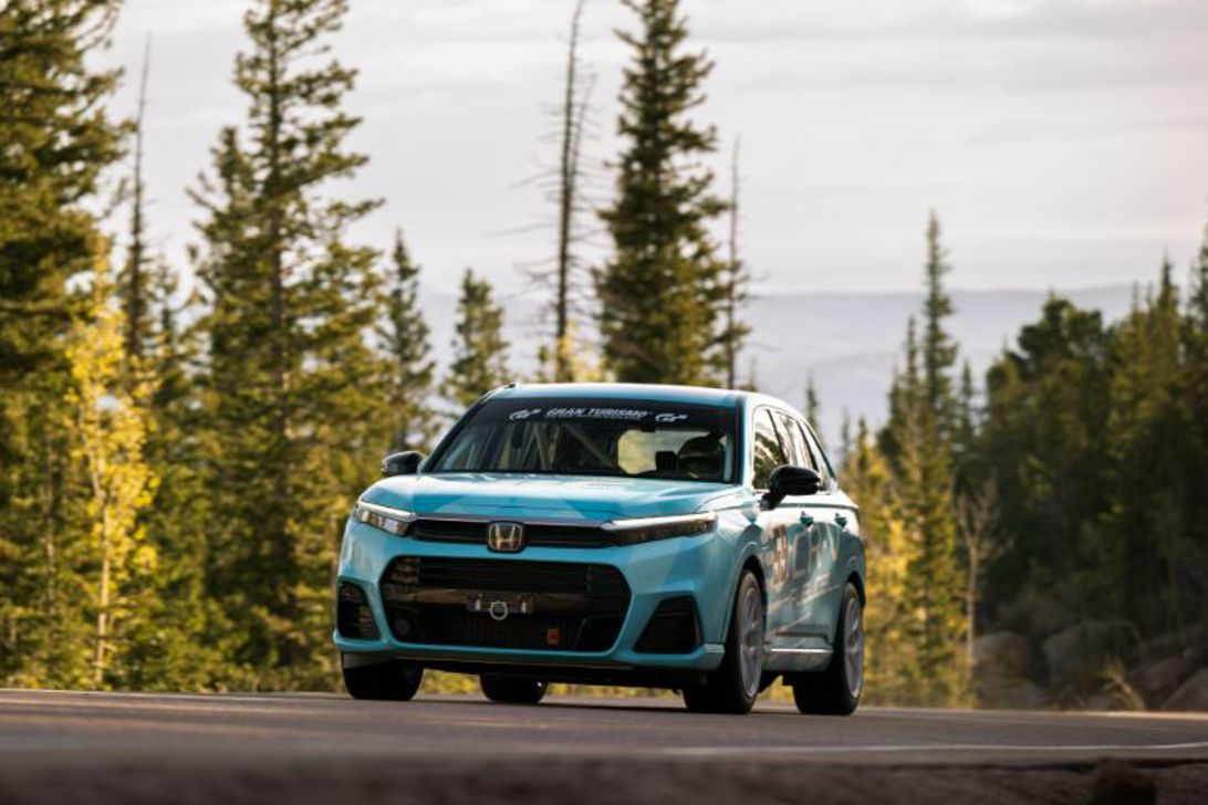 Honda CR-V e:FCEV at Pikes Peak.