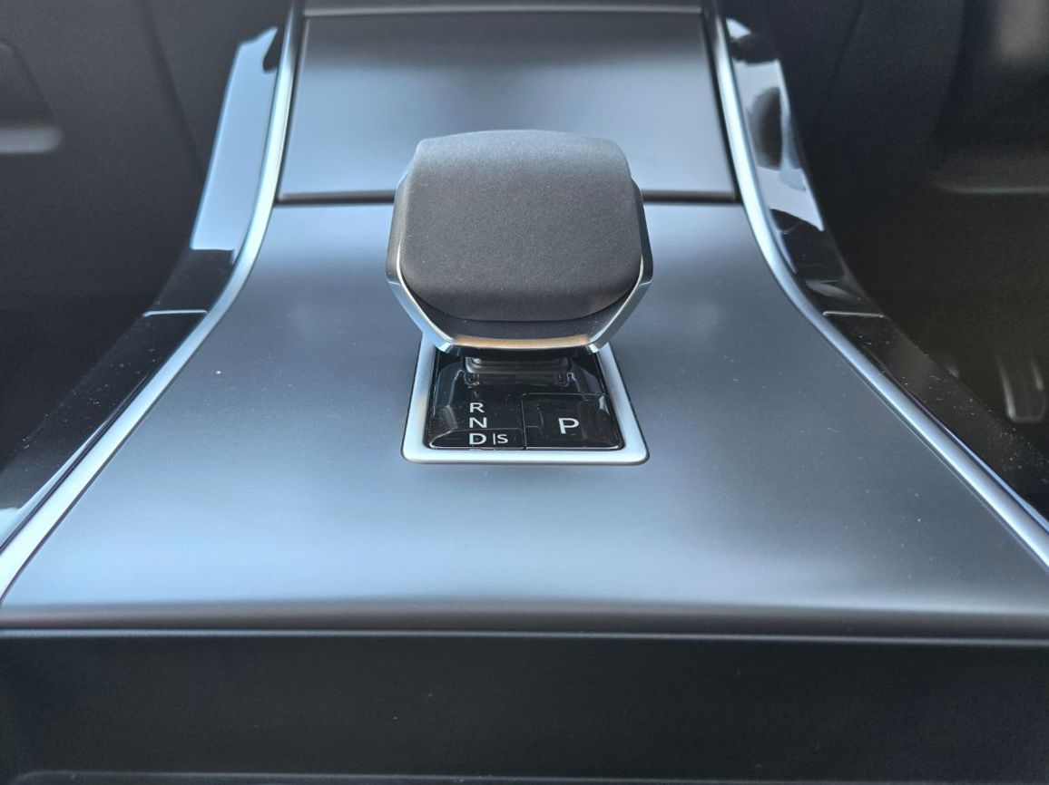 Range Rover Velar Dynamic SE PHEV.