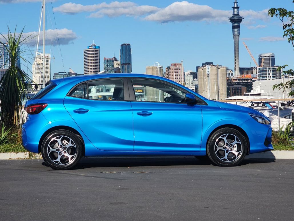 MG3 Hybrid+ versus Suzuki Swift Hybrid.