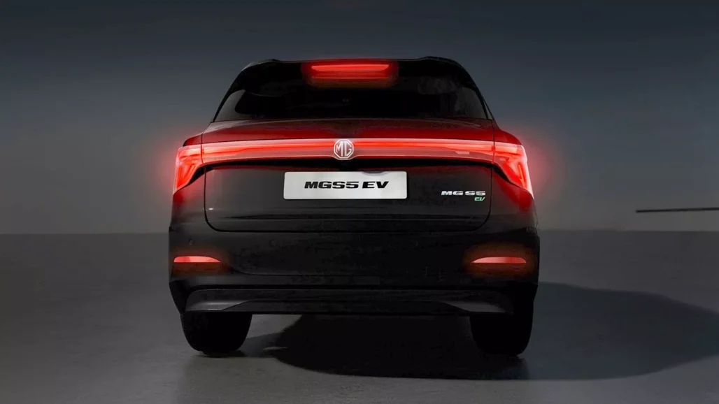 Mgs5 Device New MGS5 EV teased as more premium ZS EV successor - Driven Car Guide