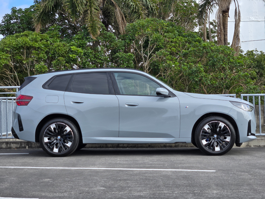 BMW X3.