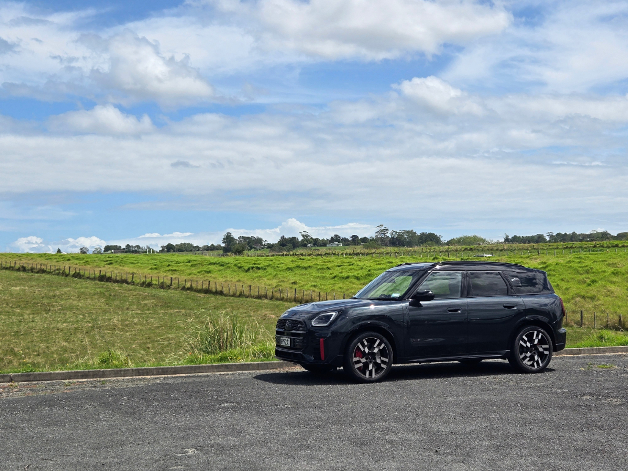 Mini JCW Countryman.