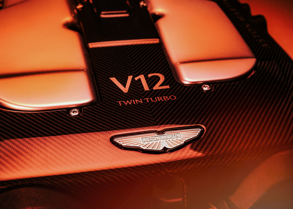 Aston Martin Vanquish V12