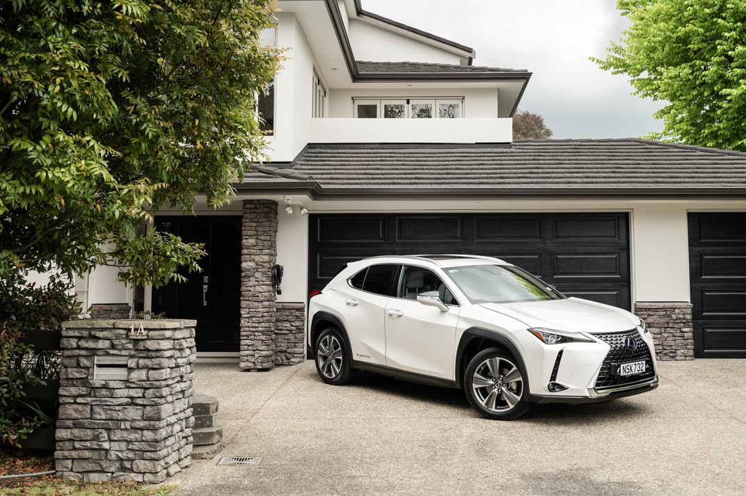 Lexus UX300e