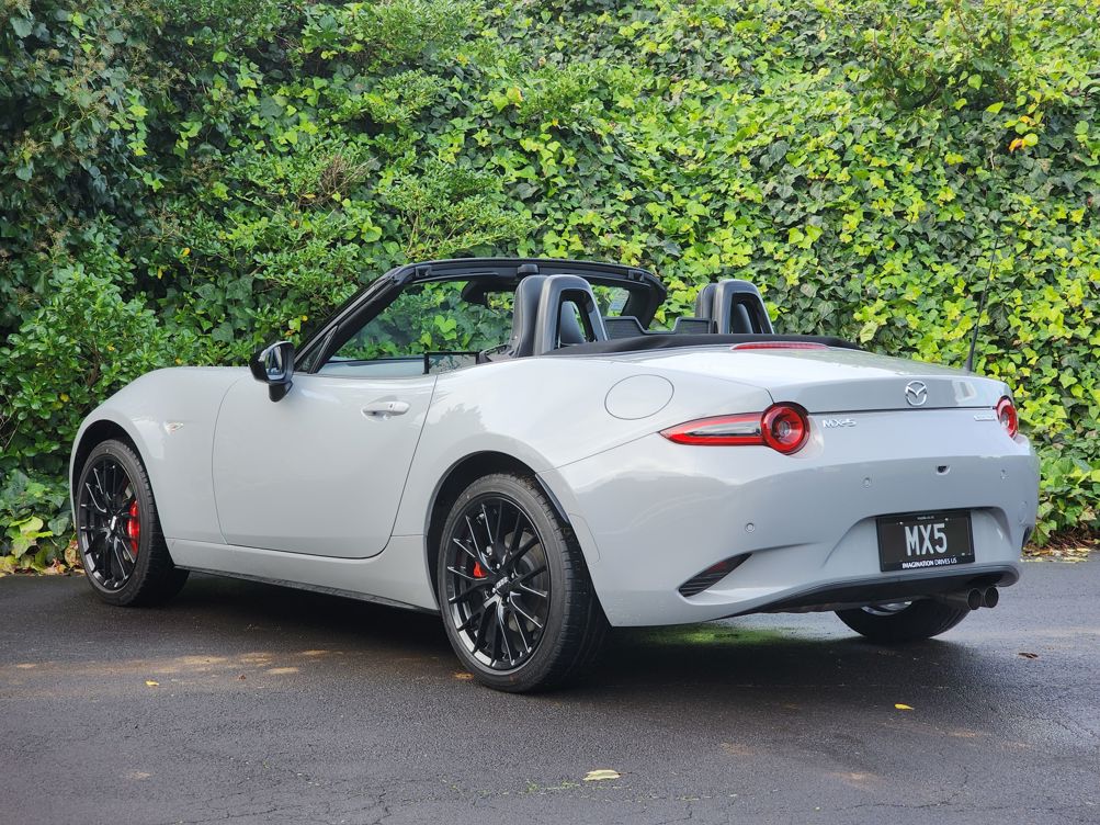 Mazda MX-5 Roadster GT.