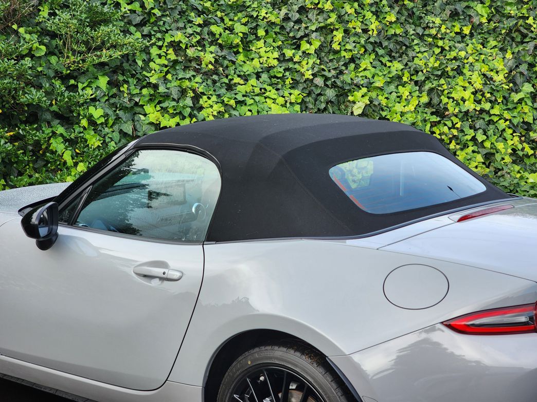 Mazda MX-5 Roadster GT.
