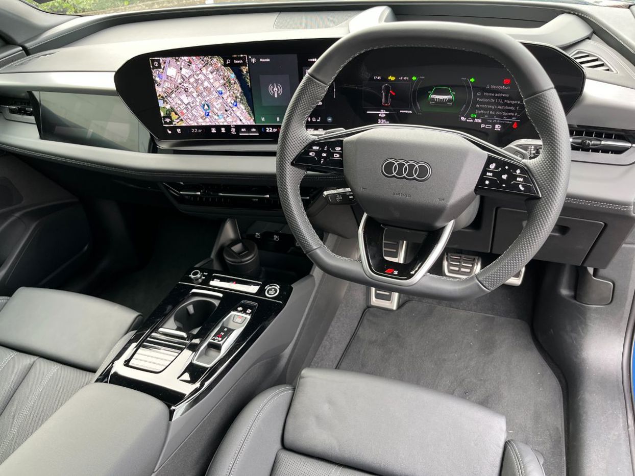 Audi Q6 e-tron quattro S Line.