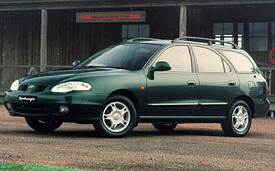 A HYUNDAI LANTRA vehicle