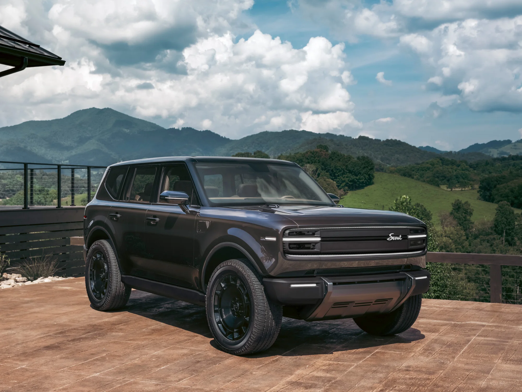 Scout Traveler Mountainside front three-quarter exterior.