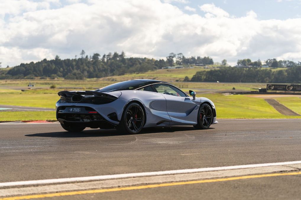 McLaren 750S.