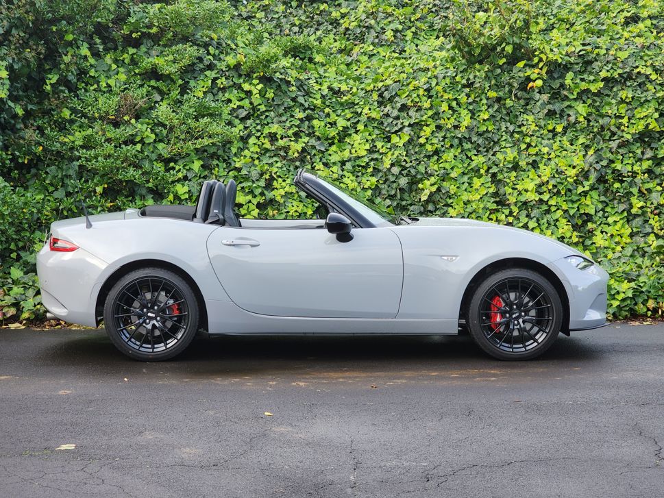 Mazda MX-5 Roadster GT.