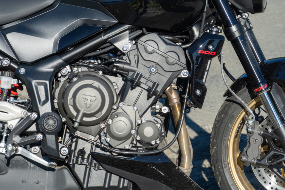 Triumph Trident 800.