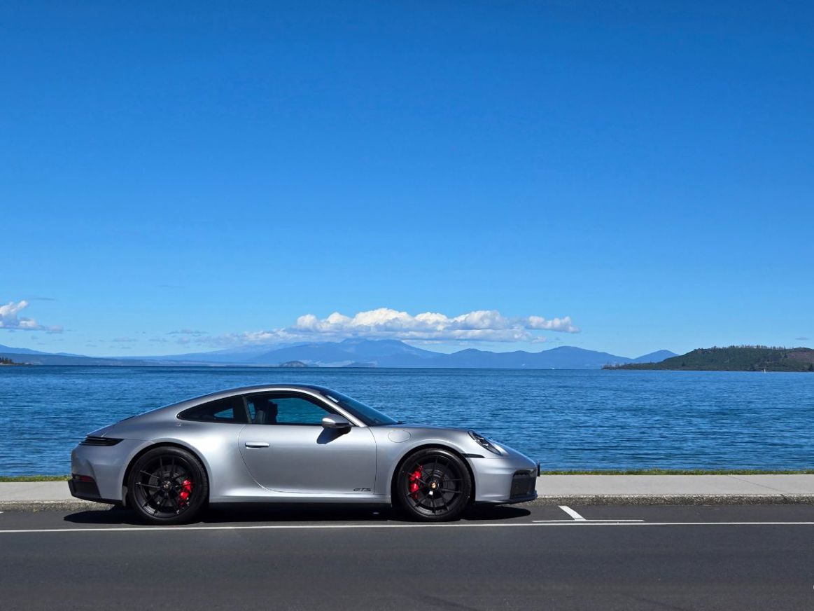 Porsche 911 Carrera GTS T-Hybrid.