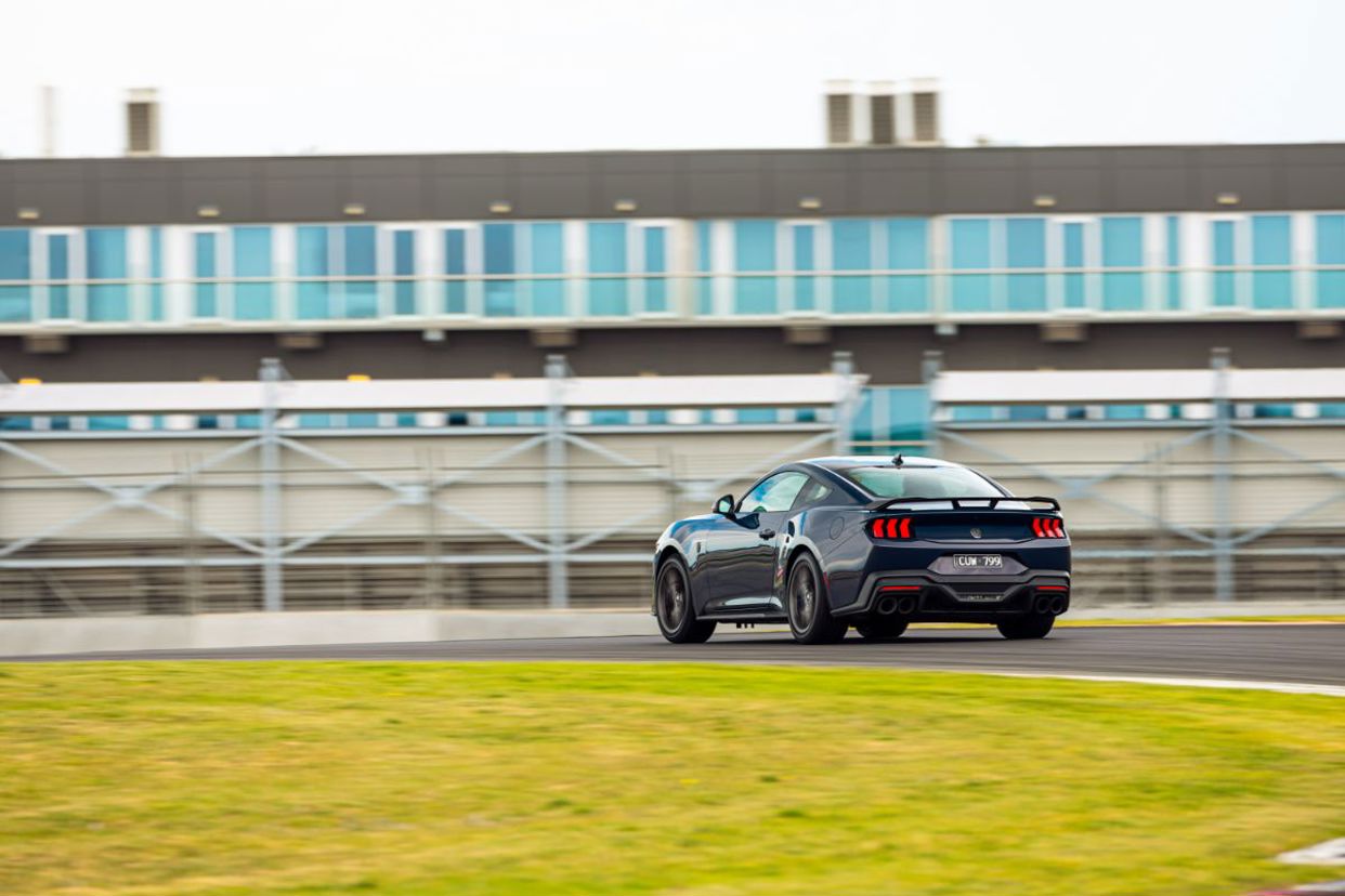 Ford Mustang GT and Dark Horse.