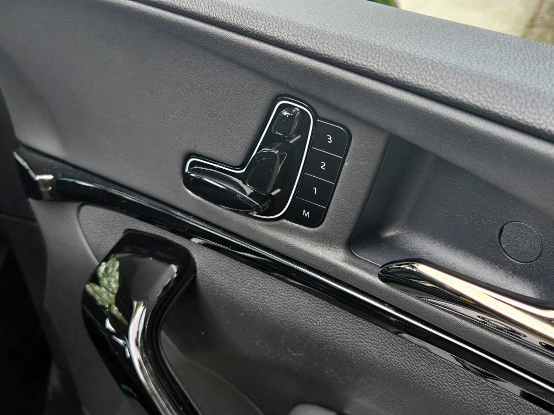Mahindra XUV700 AX7L Black Edition.