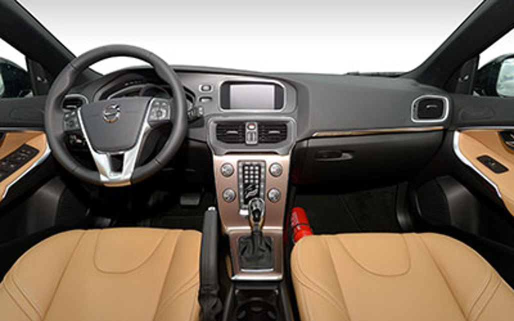 VOLVO V40 CROSS COUNTRY 2019 5-Door Hatchback