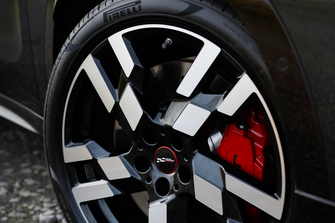 Mini JCW Countryman.