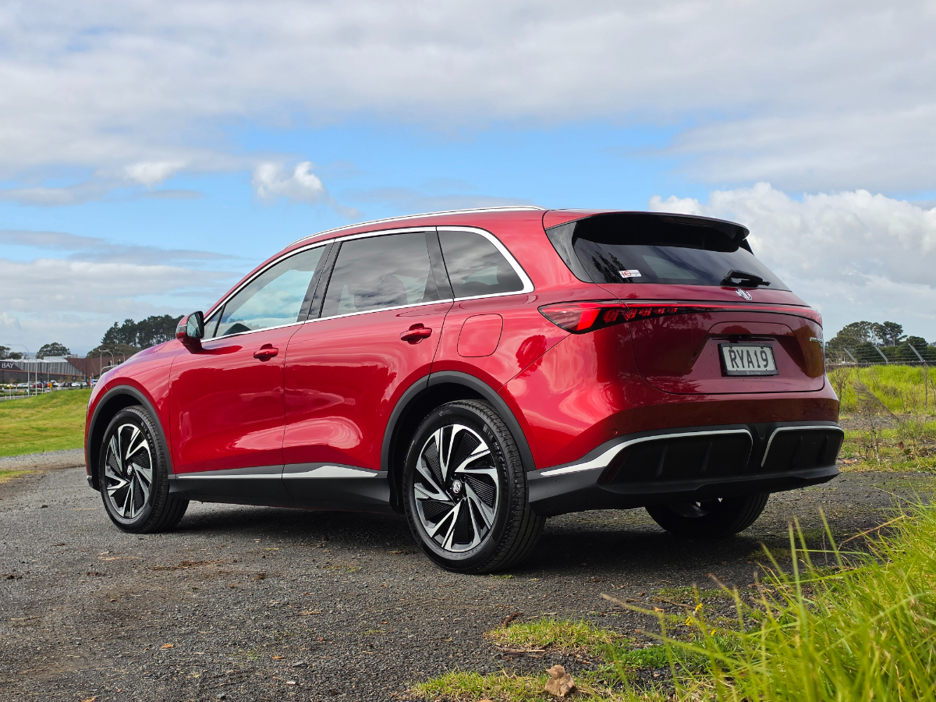 MGS6 Essence AWD.