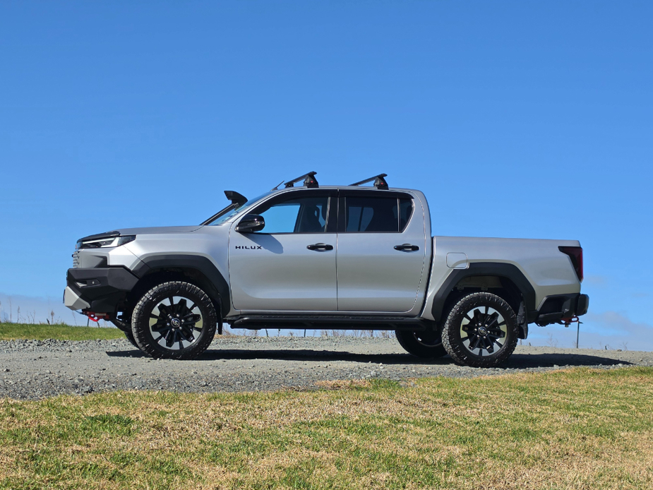 Toyota Hilux SR5 manual.