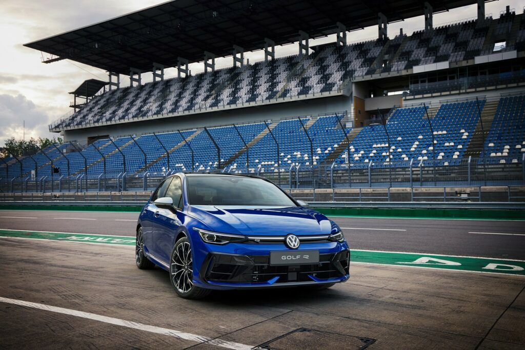 2025 Volkswagen Golf R debuts with new looks and more power - Driven 