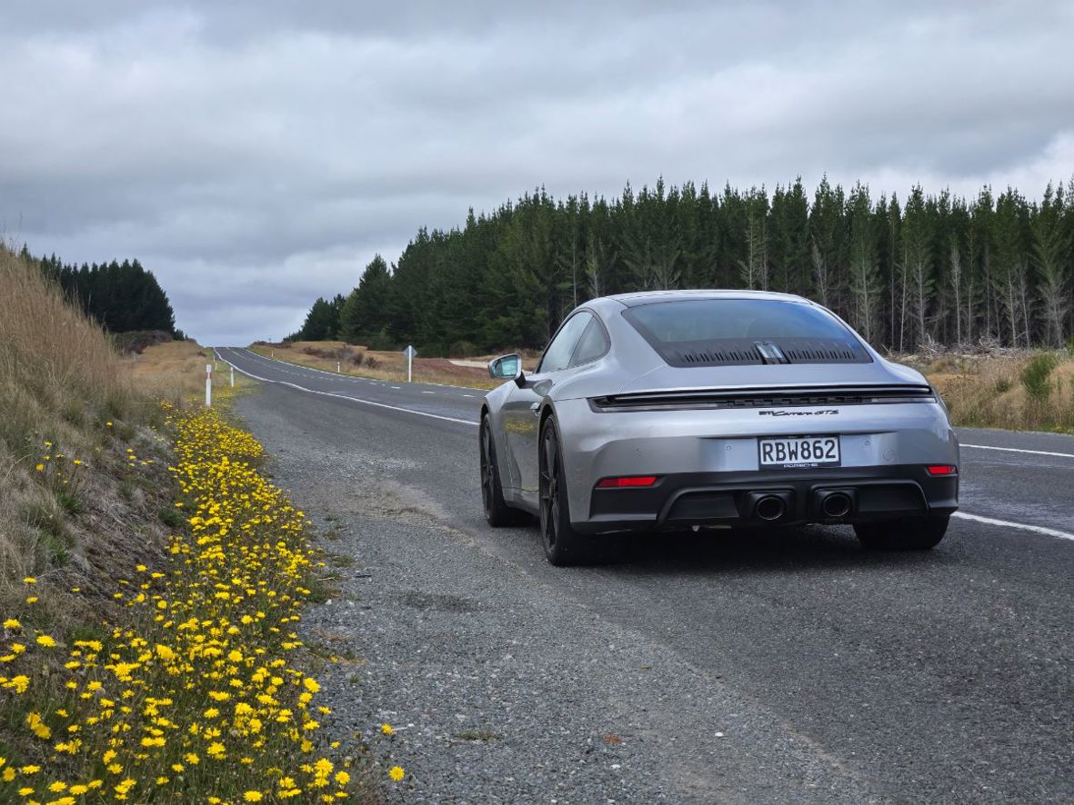 Porsche 911 Carrera GTS T-Hybrid.