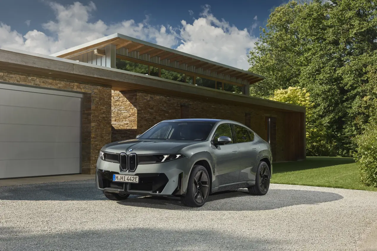 BMW iX4