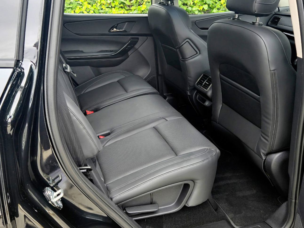 Mahindra XUV700 AX7L Black Edition.