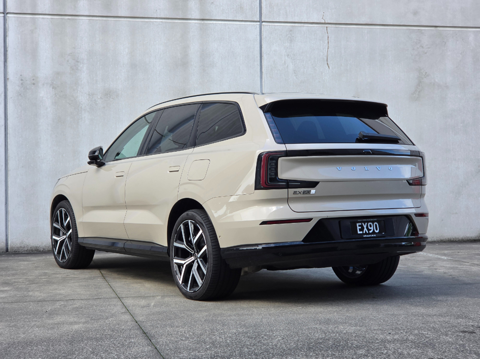 Volvo EX90 Ultra Performance.