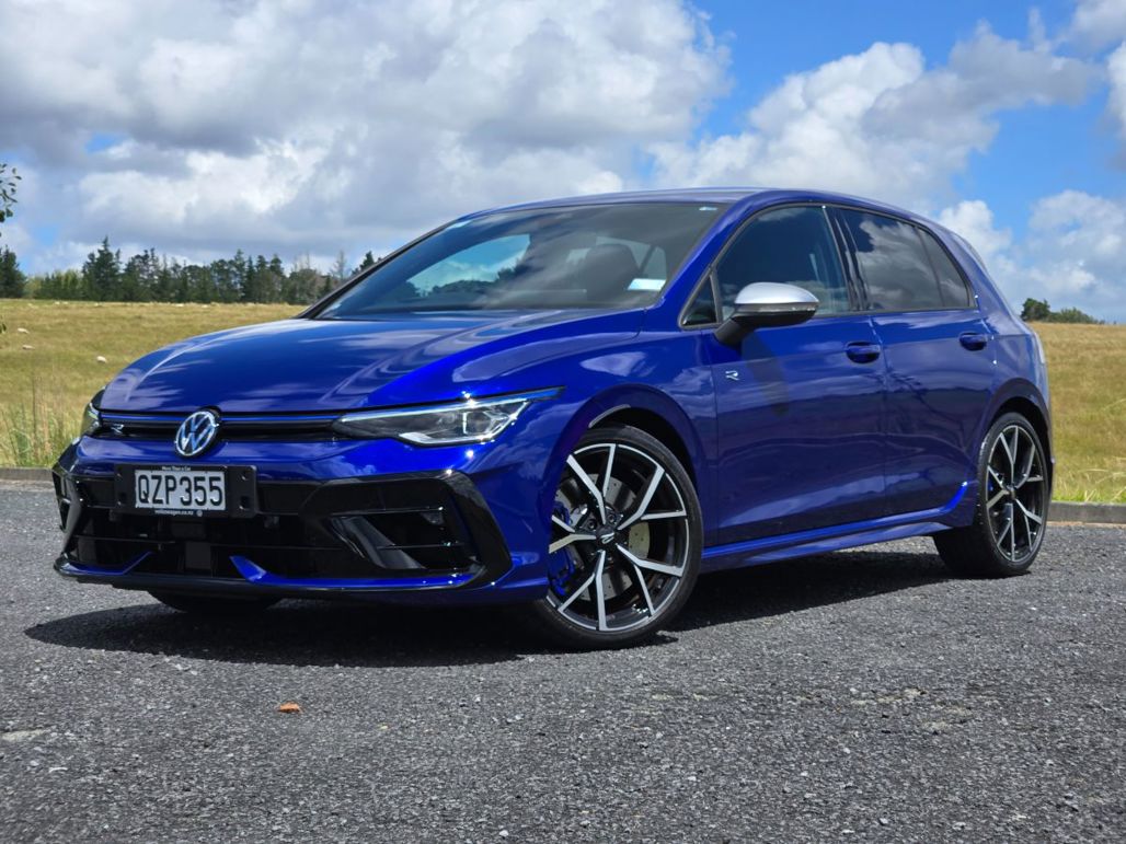 Volkswagen Golf R review: blue beat - Driven Car Guide