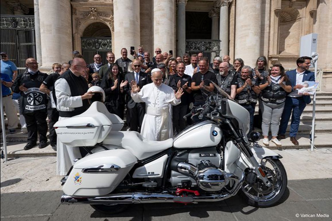 BMW R18 Transcontinental and Pope Leo XIV.