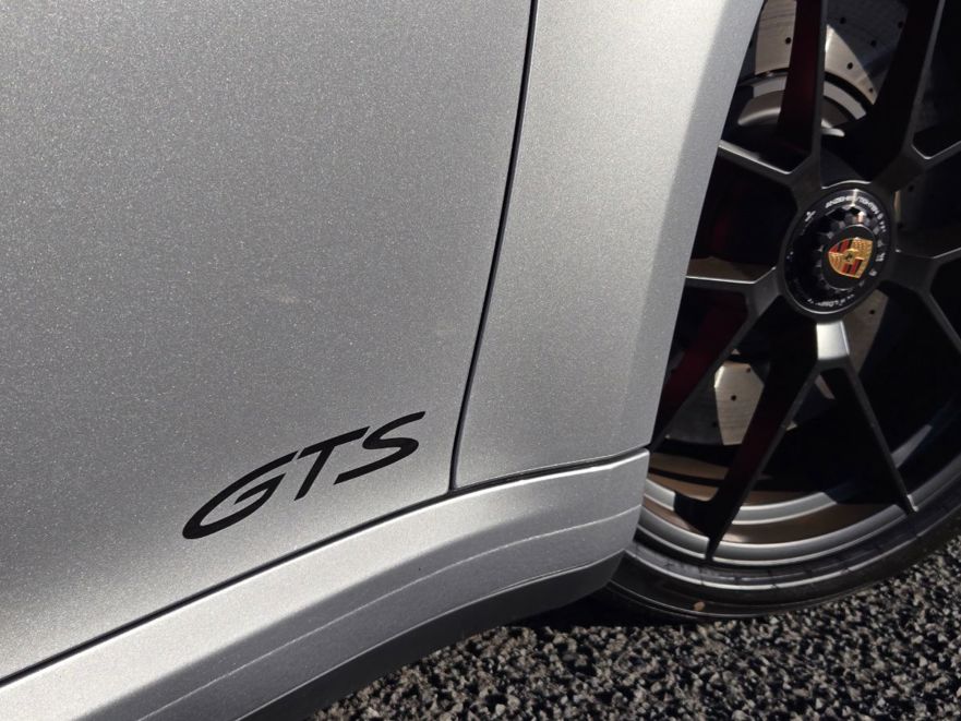 Porsche 911 Carrera GTS T-Hybrid.