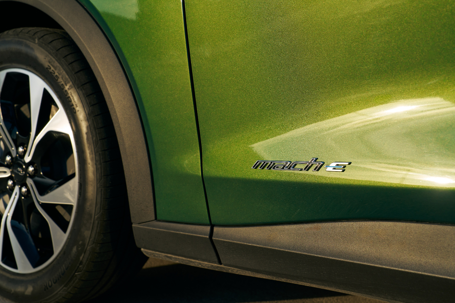 Ford Mustang Mach-E Select.