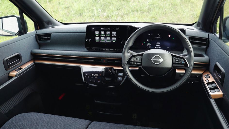 Nissan Sakura interior