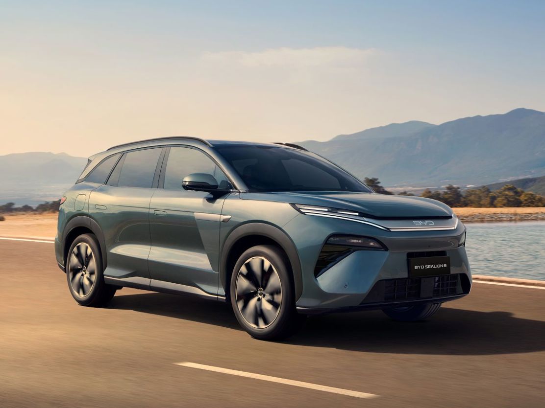 BYD Sealion 8.