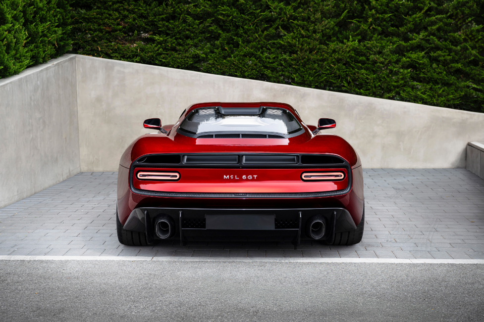 McLaren McL 6GT.