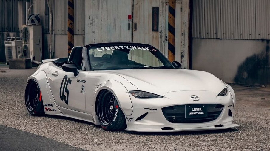 Liberty Walk Mazda MX-5 ND widebody