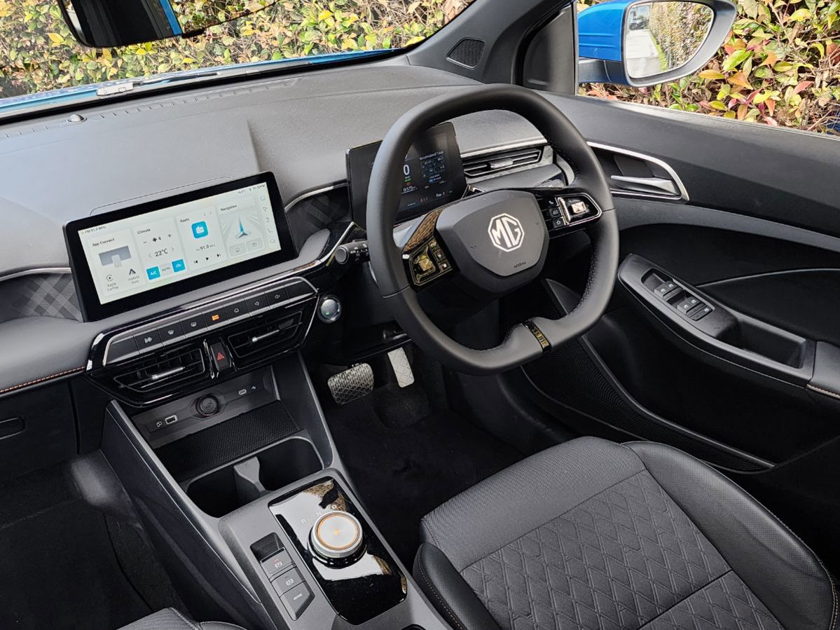MG3 Essence Hybrid+.