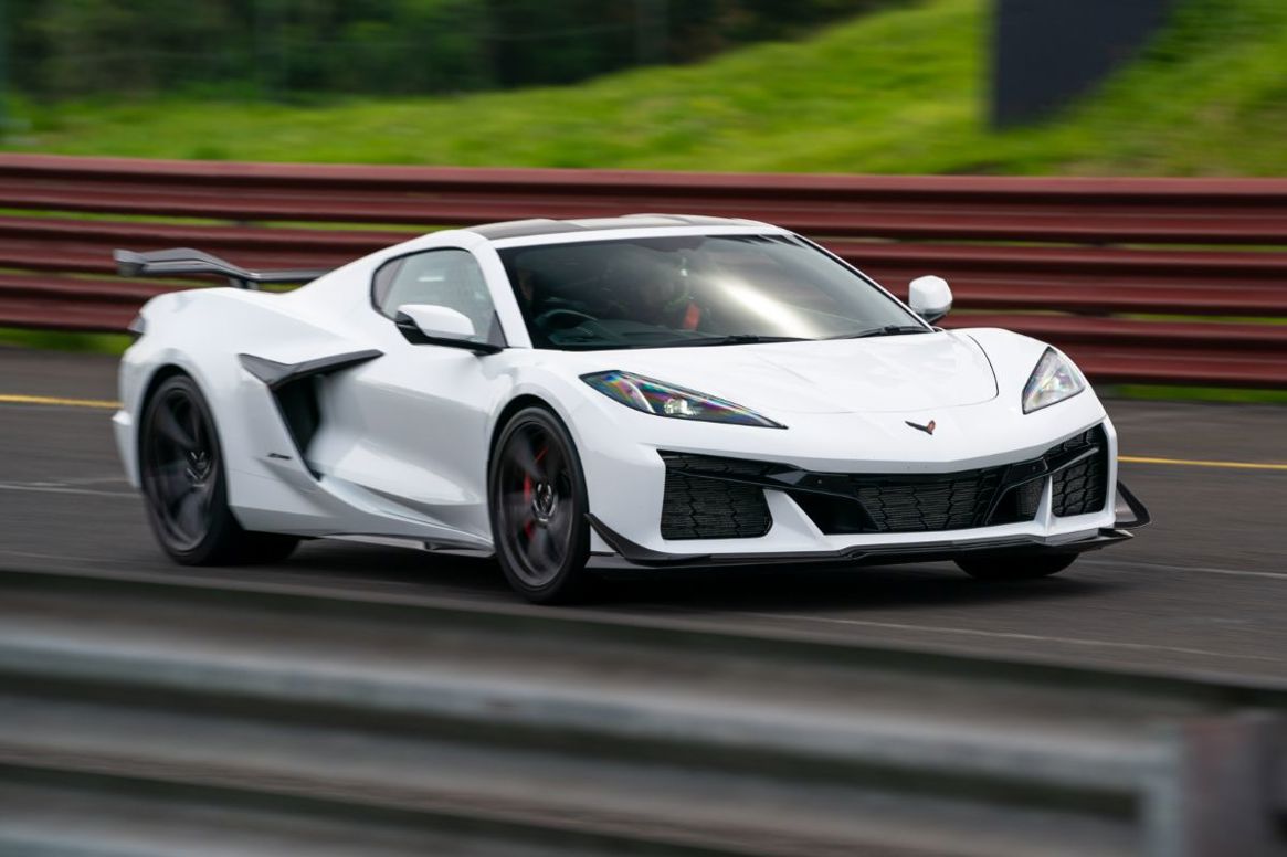 Chevrolet Corvette E-Ray and ZO6.