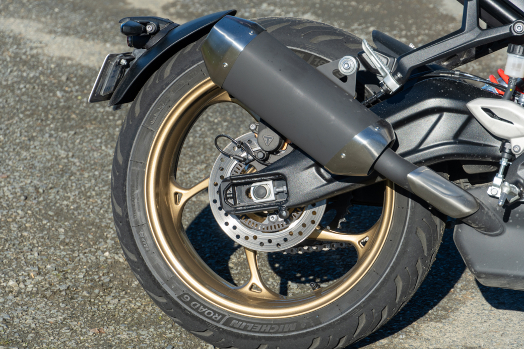 Triumph Trident 800.