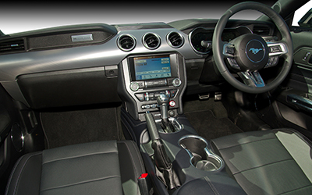 FORD MUSTANG 2024 2-Door Sedan
