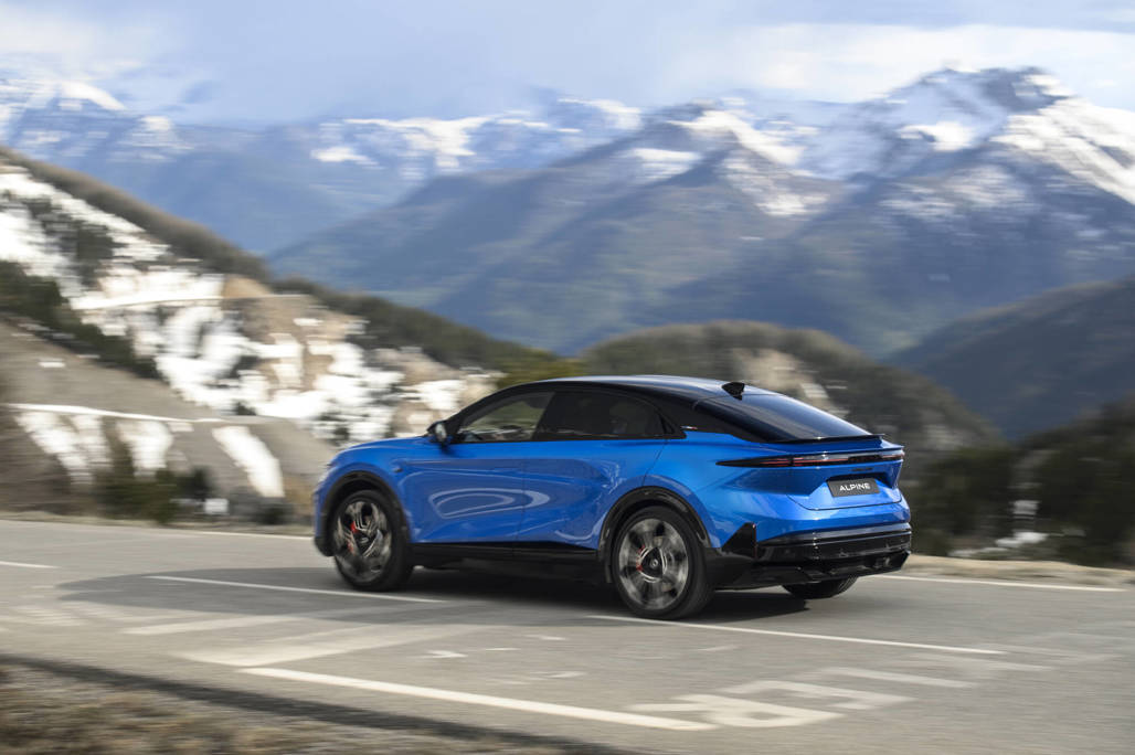 Alpine Alpine A390 revealed: all-electric sport fastback channels A110 spirit ...