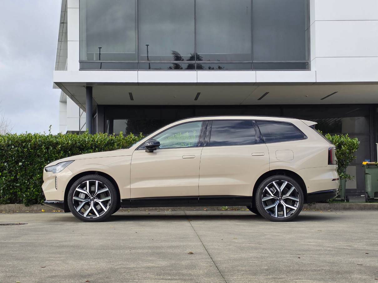 Volvo EX90 Ultra Performance.
