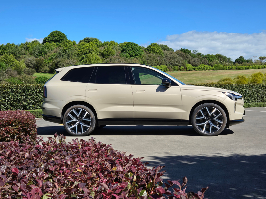 Volvo EX90 Ultra Performance.