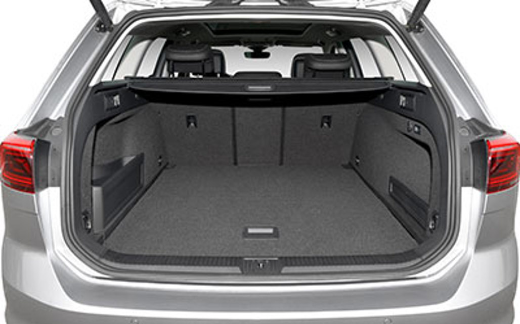 VOLKSWAGEN PASSAT 2023 5-Door Wagon