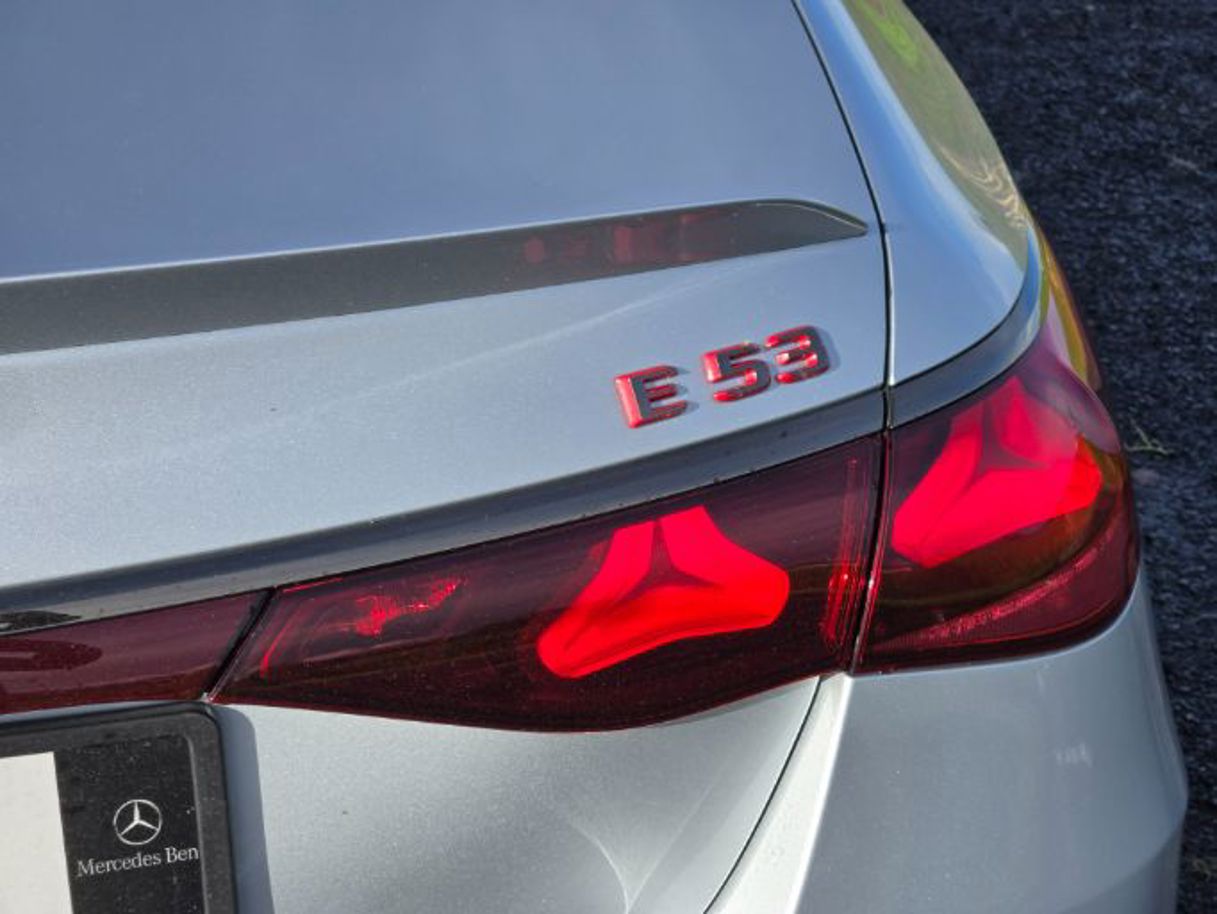 Mercedes-AMG E 53 PHEV.