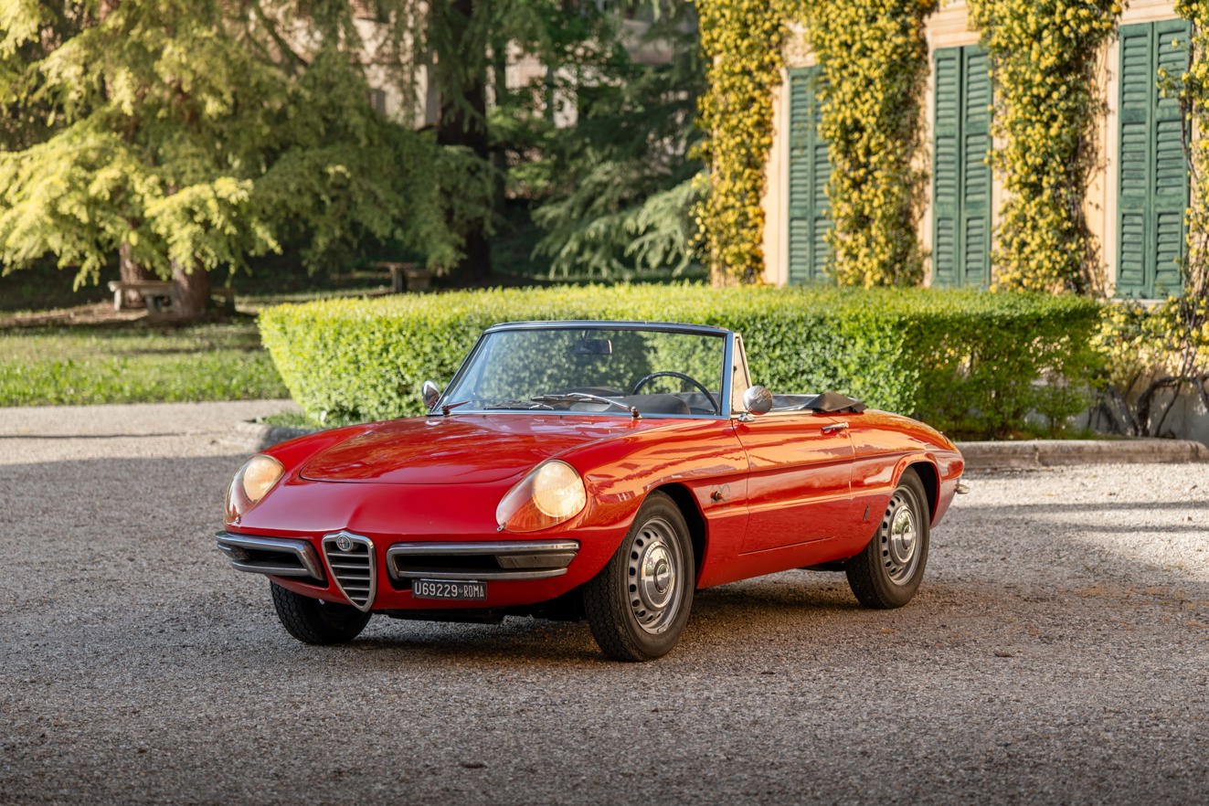 Alfa Romeo Spider Duetto 60th anniversary